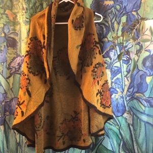 Beautiful vest with flower detail